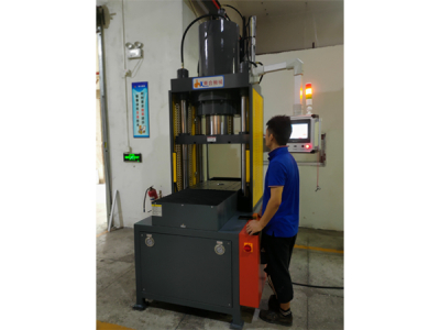 200吨伺服液压机